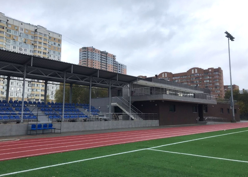 Работы по реконструкции стадиона «Машиностроитель», расположенного в микрорайоне Южный городского округа Красногорск, завершены.