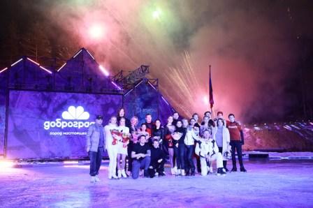 1 февраля на открытой площадке лесного озера в городе Доброград (Владимирская область) прошло уникальные представление «Ледовое шоу олимпийских чемпионов».