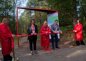 28 сентября в окрестностях поселка Токсово состоялось официальное открытие нового уникального маршрута для прогулок – этнотропы «Курголовская», созданной по инициативе и при поддержке компании Viola.